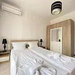Aparthotel The Paradise 3*