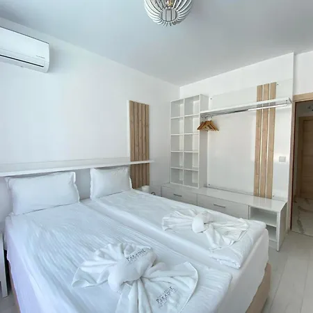 Aparthotel The Paradise 3*